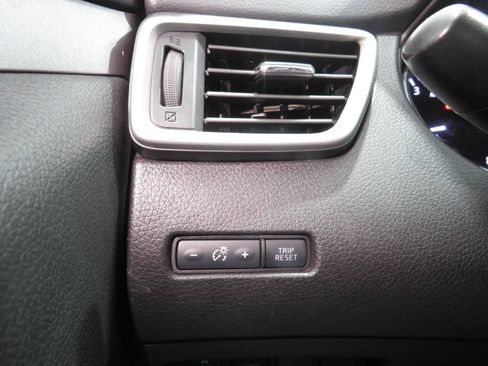 Used 2016 Nissan Rogue SV w/ SV Moonroof Package AWD/4WD image 18