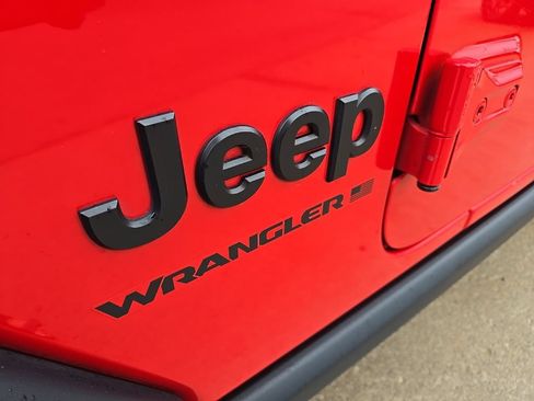 Used 2024 Jeep Wrangler Unlimited Sport AWD/4WD image 20