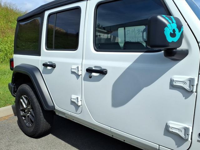 Used 2026 Jeep Wrangler Unlimited Sport AWD/4WD image 5