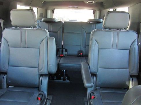 Used 2021 Chevrolet Suburban RST w/ Luxury Package image 27