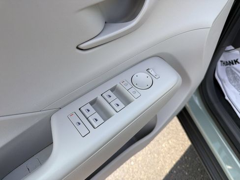 Used 2024 Hyundai Kona SEL AWD/4WD image 16