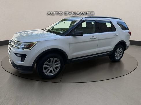 Used 2018 Ford Explorer XLT AWD/4WD image 2