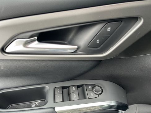 New 2026 Chevrolet Traverse LT image 15