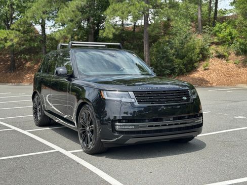 Used 2025 Land Rover Range Rover SE AWD/4WD image 16