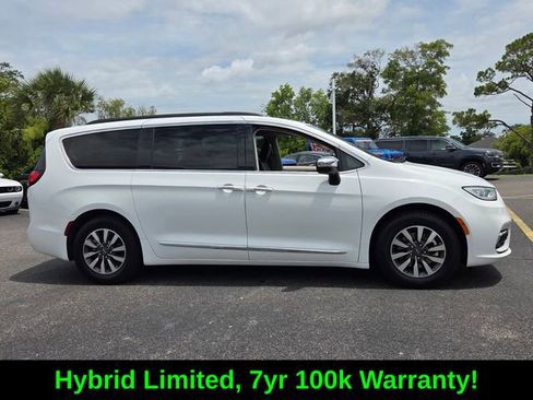 Used 2023 Chrysler Pacifica Limited FWD image 8