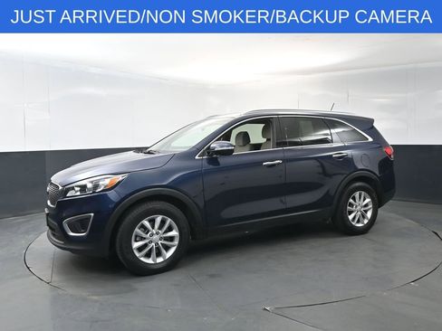 Used 2017 Kia Sorento FWD image 2