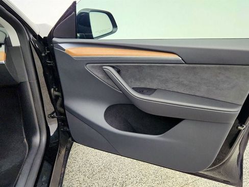 Used 2024 Tesla Model Y Long Range image 30