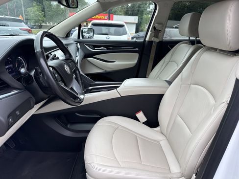 Used 2022 Buick Enclave Essence w/ Experience Buick Package FWD image 9