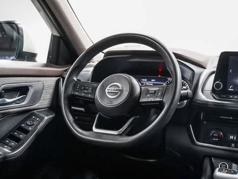 Used 2021 Nissan Rogue SV image 15