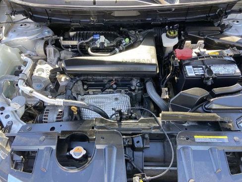 Used 2018 Nissan Rogue SV image 25