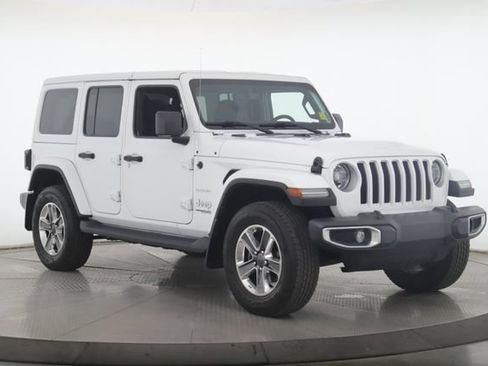 Used 2022 Jeep Wrangler Unlimited Sahara w/ Dual Top Group AWD/4WD image 2