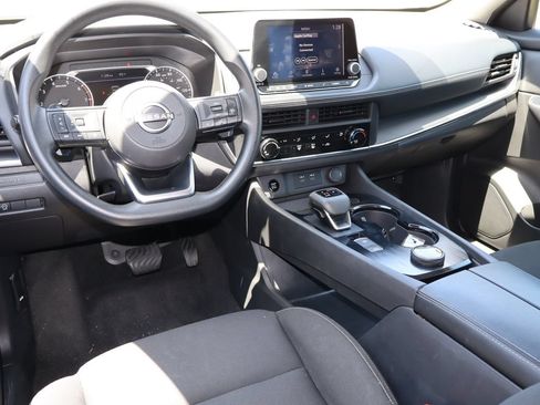 Used 2024 Nissan Rogue S AWD/4WD image 4