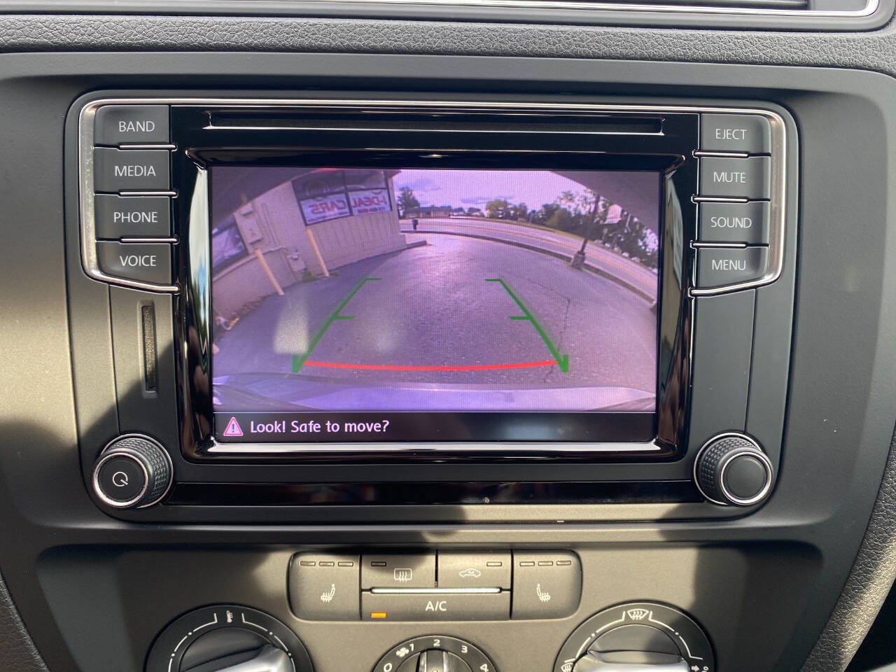 Used 2016 Volkswagen Jetta SE FWD image 15
