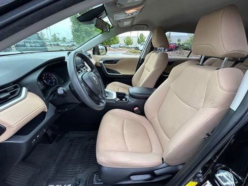 Used 2020 Toyota RAV4 LE w/ Carpet Mat Package AWD/4WD image 12