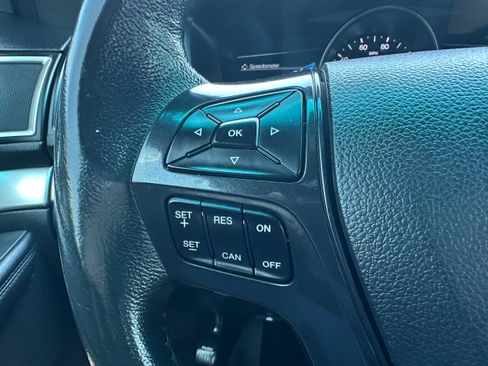 Used 2017 Ford Explorer XLT w/ Equipment Group 202A AWD/4WD image 21