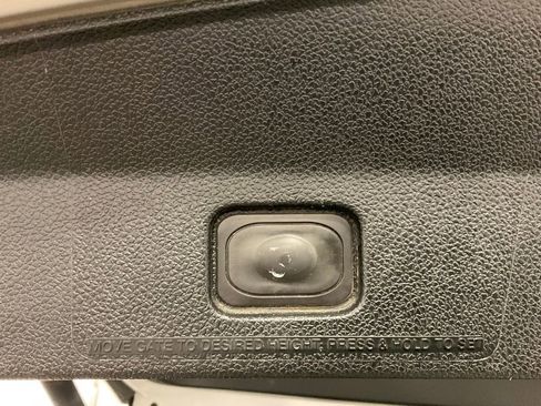 Used 2018 Ford Explorer Platinum image 33