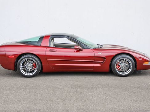 Used 2003 Chevrolet Corvette Coupe w/ Preferred Equipment Group RWD image 3