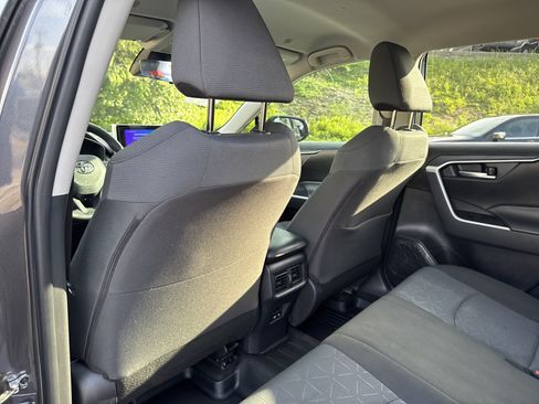 Used 2024 Toyota RAV4 XLE FWD image 25