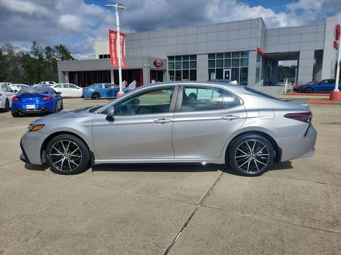 Used 2024 Toyota Camry SE w/ Convenience Package image 2