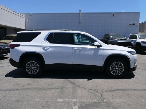 Used 2023 Chevrolet Traverse LT FWD image 3