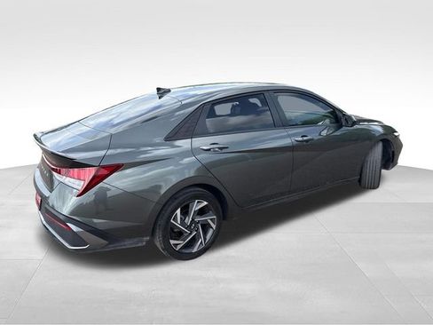 Used 2025 Hyundai Elantra Sport FWD image 7
