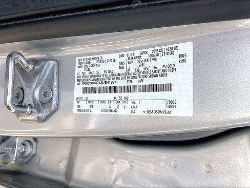 Used 2018 Ford Escape SE w/ SE Sport Appearance Package image 16