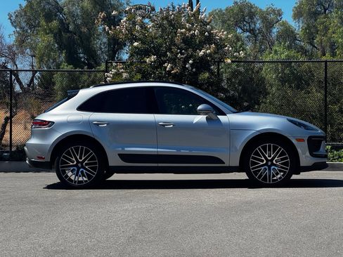 Certified 2024 Porsche Macan AWD/4WD image 11