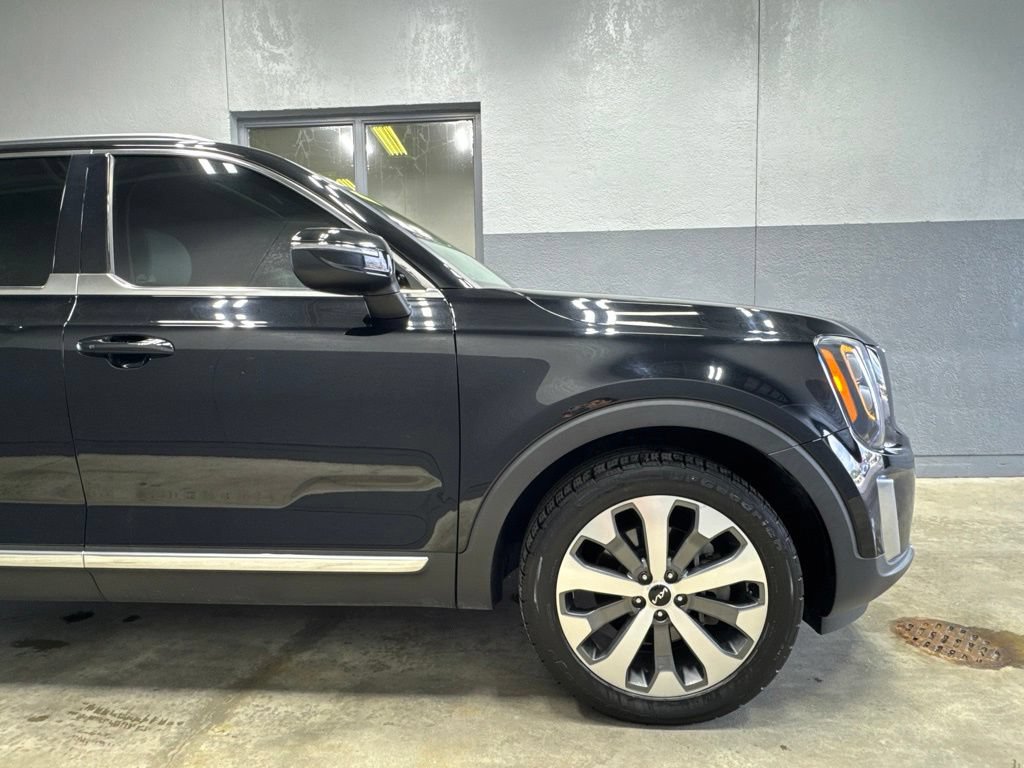 Used 2022 Kia Telluride EX w/ EX Premium Package FWD image 11