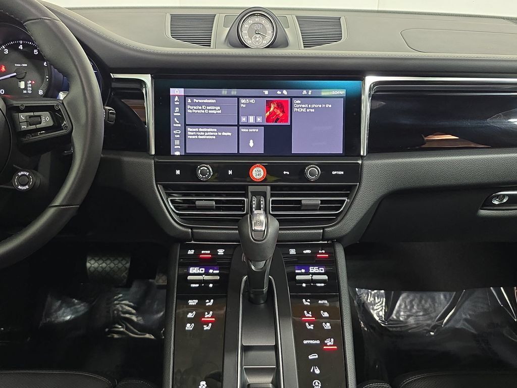 Certified 2026 Porsche Macan AWD/4WD image 16