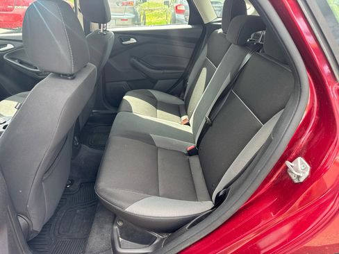Used 2014 Ford Focus SE w/ SE Winter Package FWD image 11