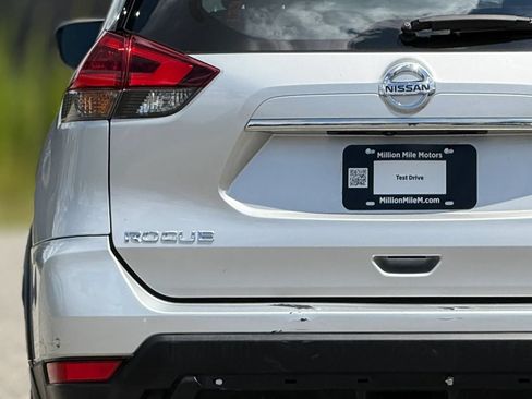 Used 2018 Nissan Rogue S AWD/4WD image 13
