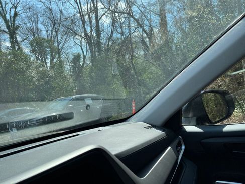 Used 2025 Toyota Highlander LE image 36