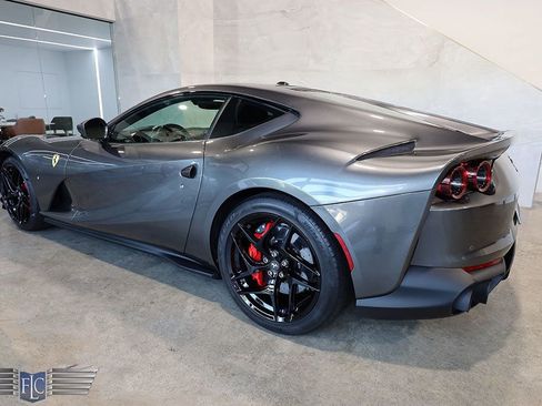 Used 2020 Ferrari 812 Superfast image 5