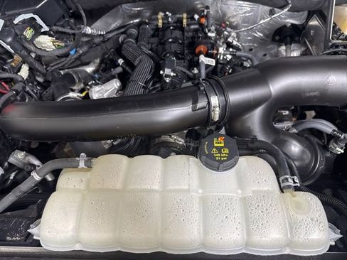 Used 2024 Ford Expedition Max Platinum AWD/4WD image 9