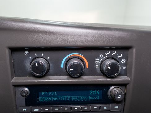 Used 2020 Chevrolet Express 2500 w/ Driver Convenience Package RWD image 19