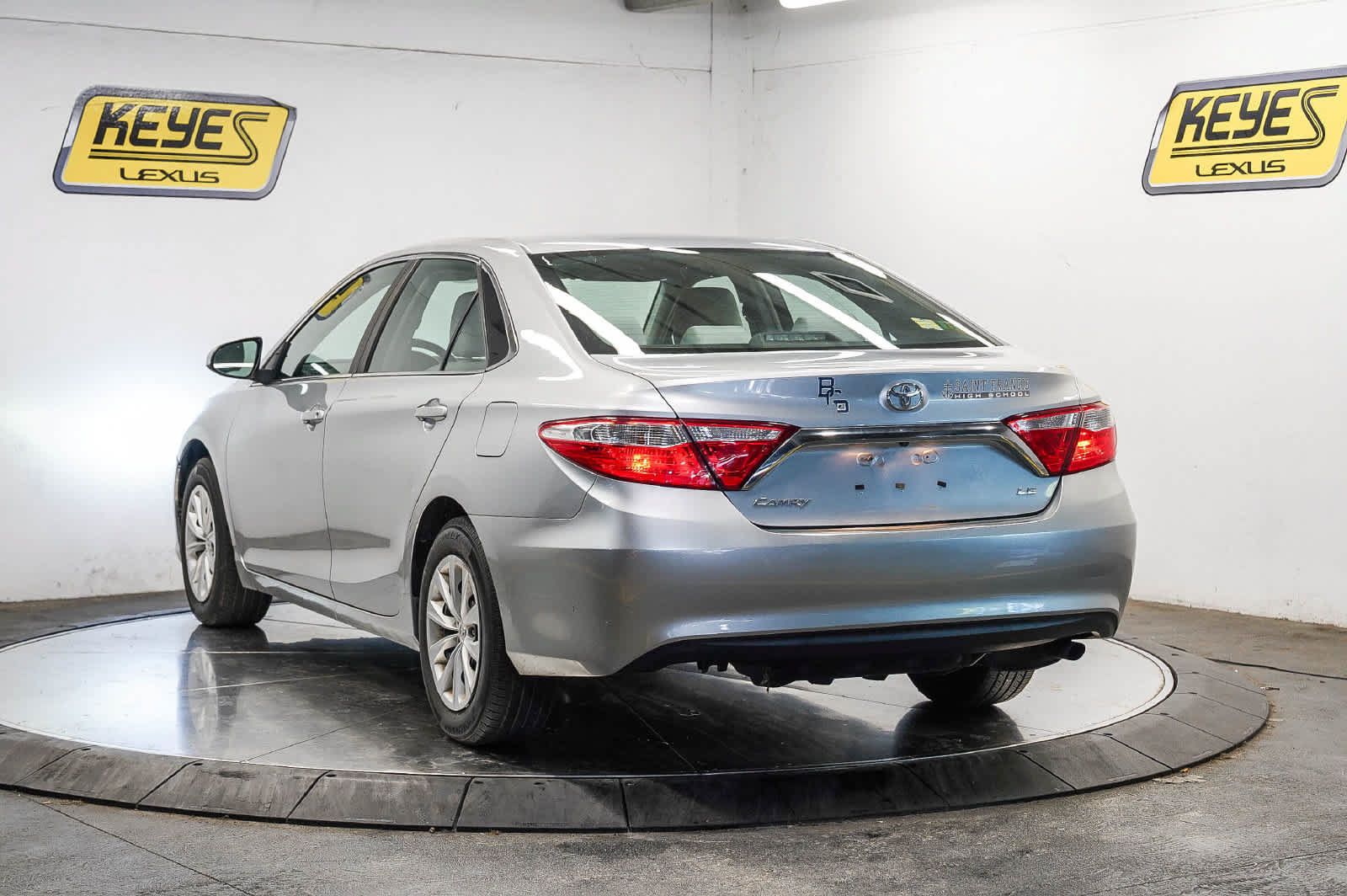 Used 2016 Toyota Camry LE FWD image 2