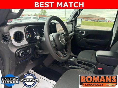 Used 2024 Jeep Wrangler Unlimited AWD/4WD image 11
