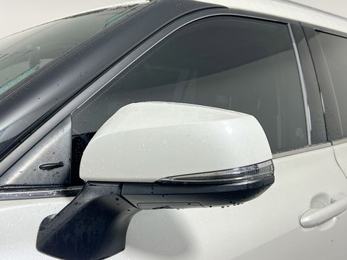 Used 2020 Toyota Highlander Limited FWD image 12