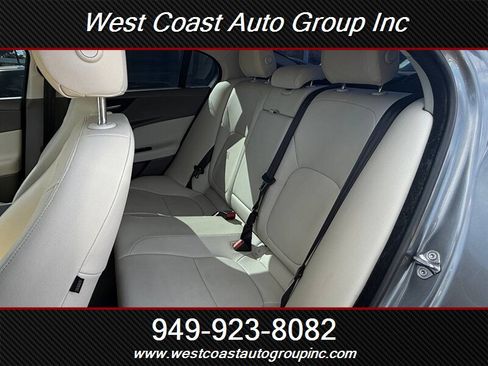 Used 2019 Jaguar XE Premium image 12