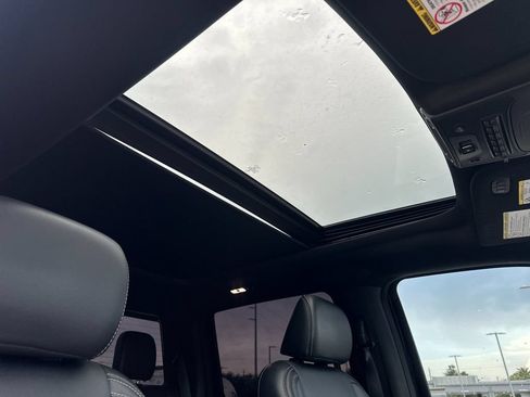 Used 2022 Ford F250 Lariat w/ Lariat Ultimate Package AWD/4WD image 15