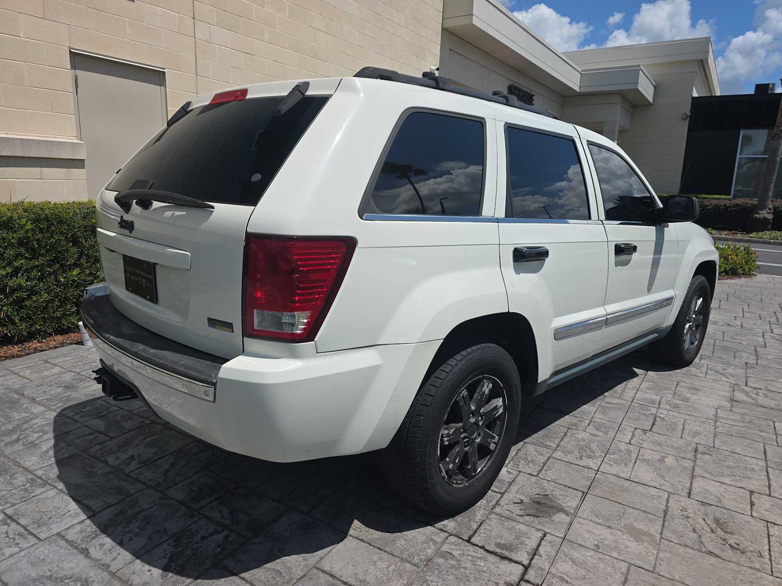 Used 2008 Jeep Grand Cherokee Limited w/ Trailer Tow Group IV RWD image 3