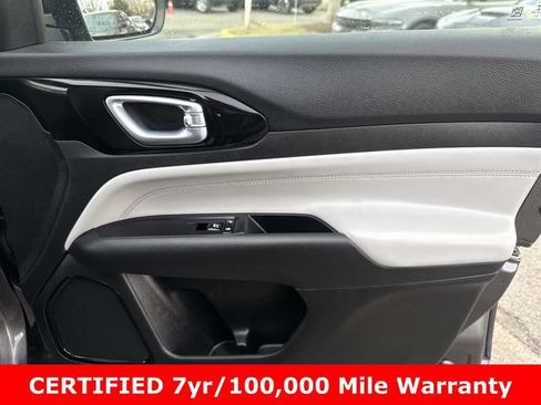 Certified 2022 Jeep Compass Limited image 8