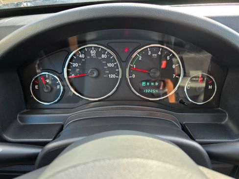 Used 2012 Jeep Liberty Sport AWD/4WD image 13