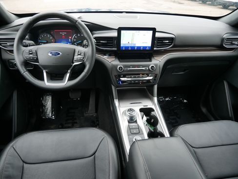 Certified 2020 Ford Explorer Limited AWD/4WD image 10