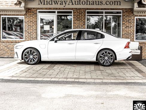 Used 2023 Volvo S60 T8 Plus image 6