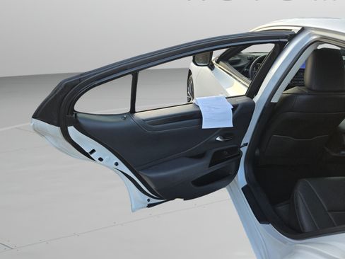 Certified 2024 Lexus ES 350 w/ Premium Package FWD image 18