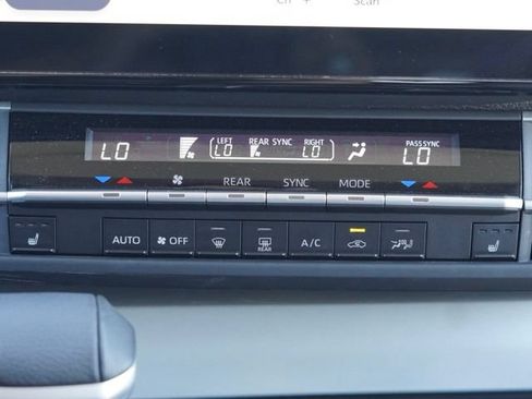 Certified 2026 Toyota Sienna XLE FWD image 26