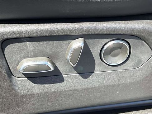 Used 2025 Cadillac Escalade ESV Premium Luxury image 22