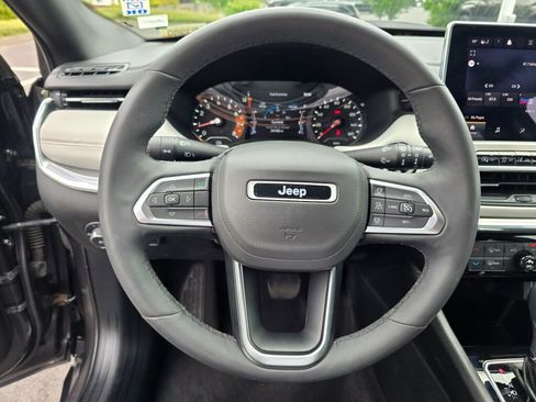 Used 2024 Jeep Compass Limited image 30