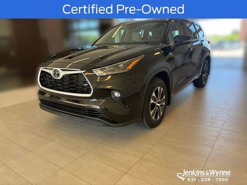 Used 2022 Toyota Highlander XLE AWD/4WD image 1